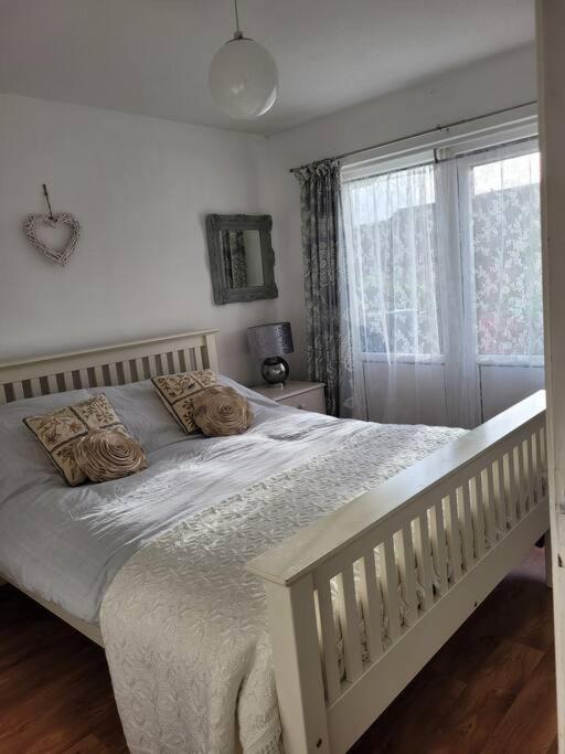 Riverside Bungalow - Direct River Access! Ystradgynlais Zewnętrze zdjęcie