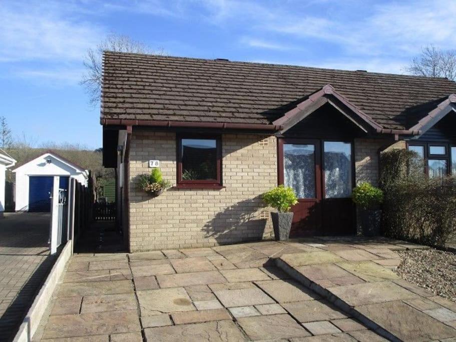Riverside Bungalow - Direct River Access! Ystradgynlais Zewnętrze zdjęcie