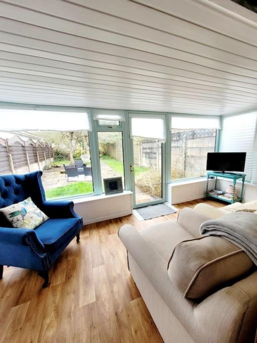 Riverside Bungalow - Direct River Access! Ystradgynlais Zewnętrze zdjęcie