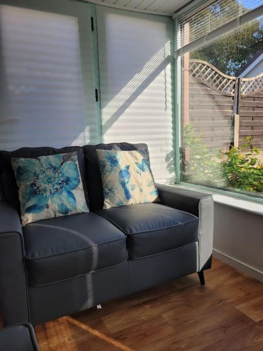 Riverside Bungalow - Direct River Access! Ystradgynlais Zewnętrze zdjęcie