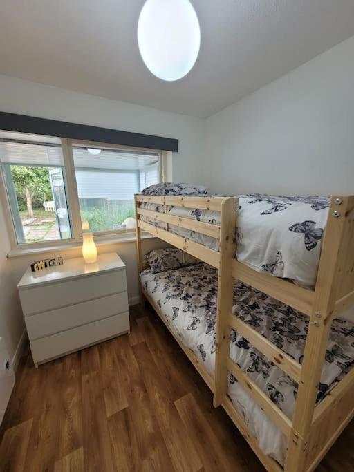 Riverside Bungalow - Direct River Access! Ystradgynlais Zewnętrze zdjęcie
